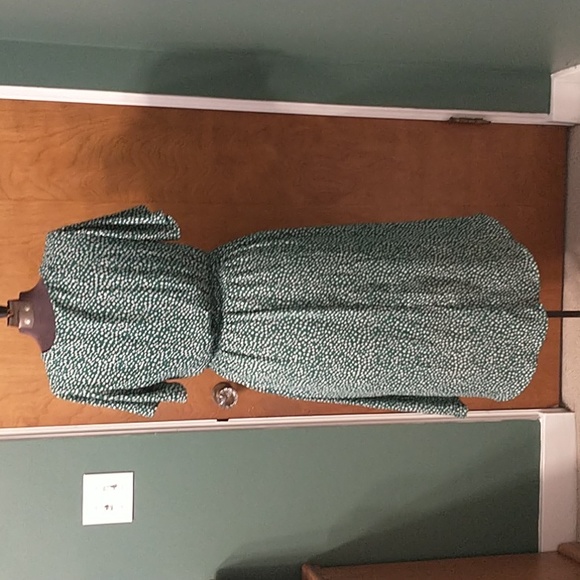 Green faux wrap dress with high low skirt and polka dots - Picture 3 of 3